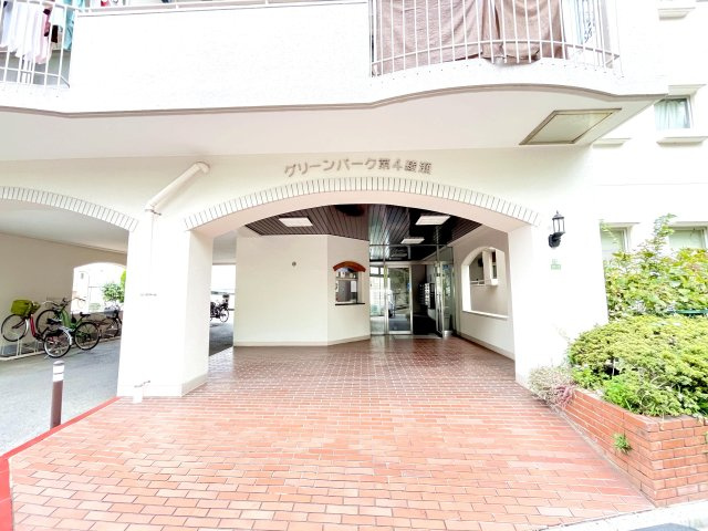 グリーンパーク第4綾瀬のエントランス