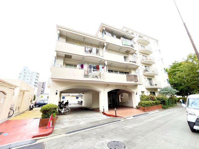 グリーンパーク第4綾瀬の外観|お客さまが安心して物件探しをできる空間を目指しています！安心・信頼がモットーのお住まいの情報館『クランディア』へ！