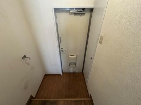 フラットウエスト１の玄関