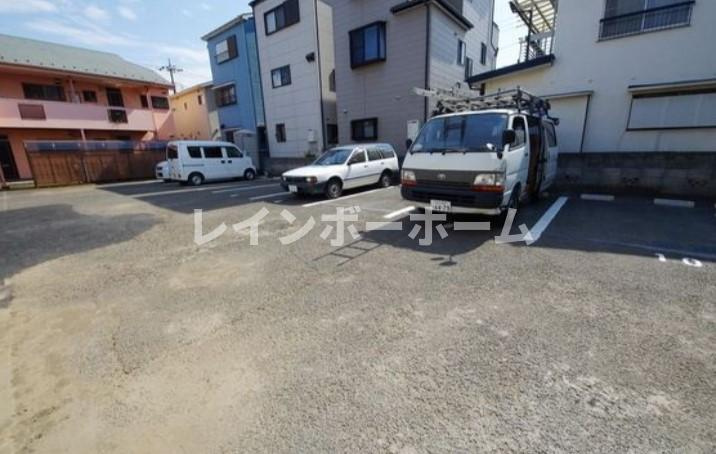 フローリッシュ・ガーデンの駐車場