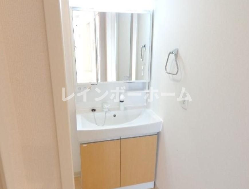 フローリッシュ・ガーデンの独立洗面台