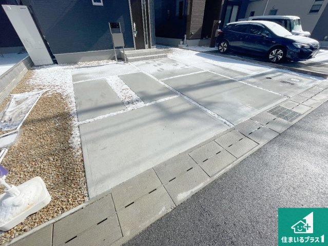湖南市若竹町　第4期　新築一戸建ての駐車場|並列２台駐車可能！ゆとりの駐車スペースで車庫入れもスムーズ！