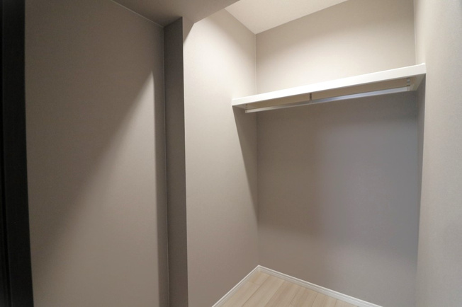 【収納】 | 朝日プラザアルティマタワーズ | 【洋室7.7帖】のウォークインクローゼット内です♪
