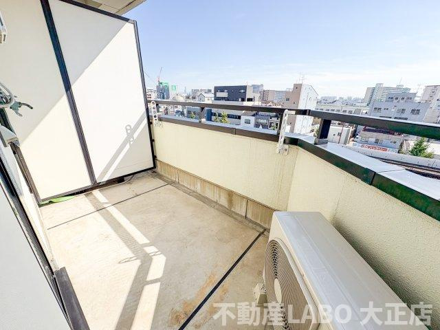 ティアラ港のバルコニー