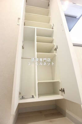 【設備】 | ファーストフィオーレ吹田レガーメ | 収納力たっぷりのシューズボックスで玄関すっきり！