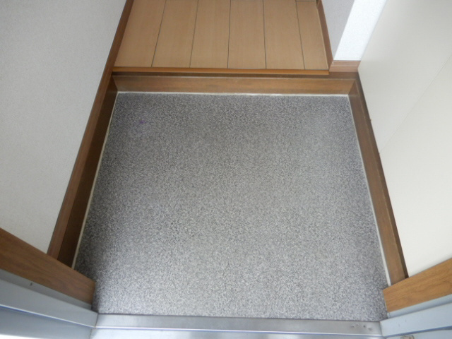 ドミール加佐の玄関