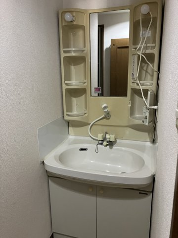 アスティオン東中島の独立洗面台