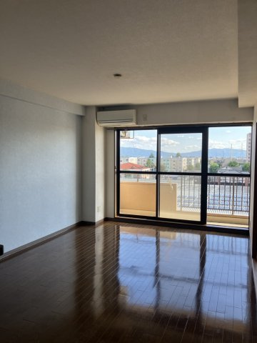 アスティオン東中島の居間・リビング