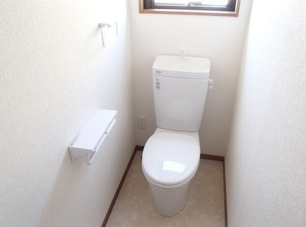 猪高台一丁目戸建Ａのトイレ