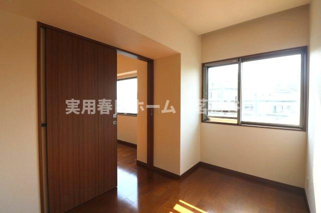 ※2022年の室内写真です。（フローリングの色が異なる可能性あり）