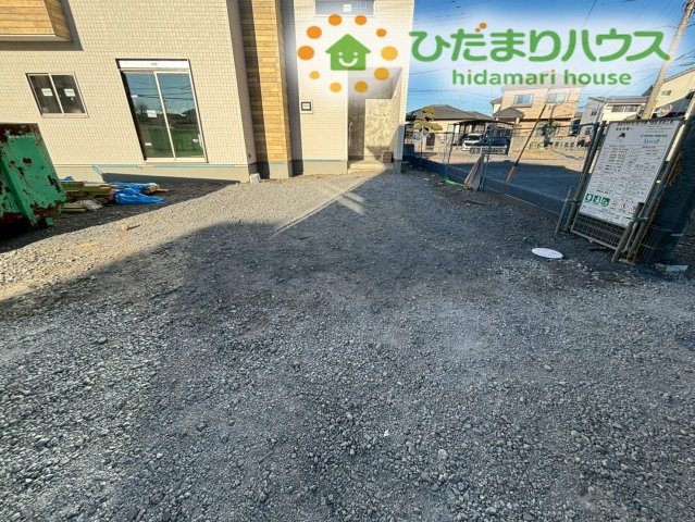 深谷市栄町　第5期　新築一戸建て　ワイウッドコート　02の駐車場