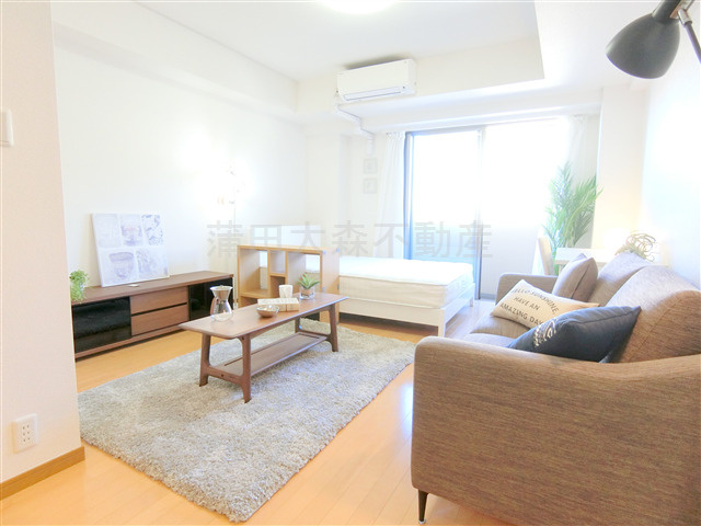 T's gardenティーズガーデン六郷土手の居間・リビング|モデルルーム　家具等は配置のご参考まででご入居時はございません。