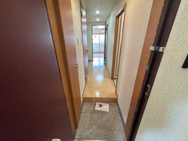 カレッジハイツ学園の玄関