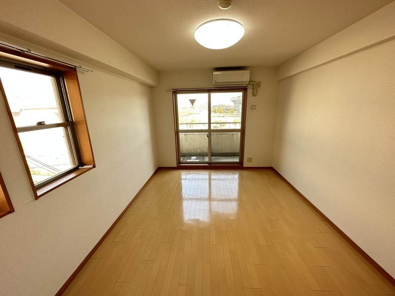 カレッジハイツ学園の居間・リビング