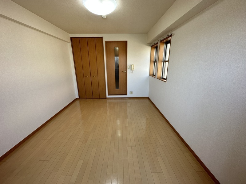 カレッジハイツ学園の洋室
