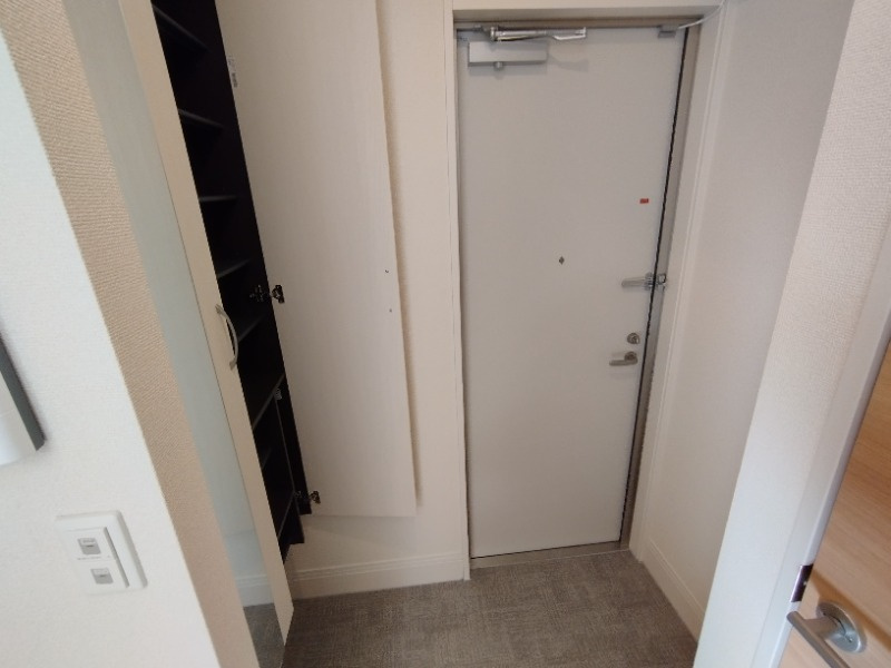 グランルミエール　Ⅰ棟の玄関