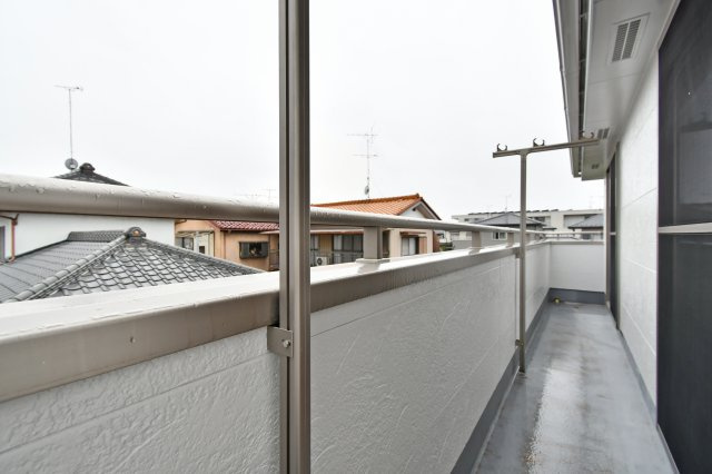 久喜市本町二丁目戸建のバルコニー|難しいイメージの住宅ローンは経験スタッフが丁寧にお手伝いしますのでご安心下さい。「家を買って終わり」ではなく、「買ってからがスタート」と考え、一人ひとりにあった資金計画やプランをご提案致します！