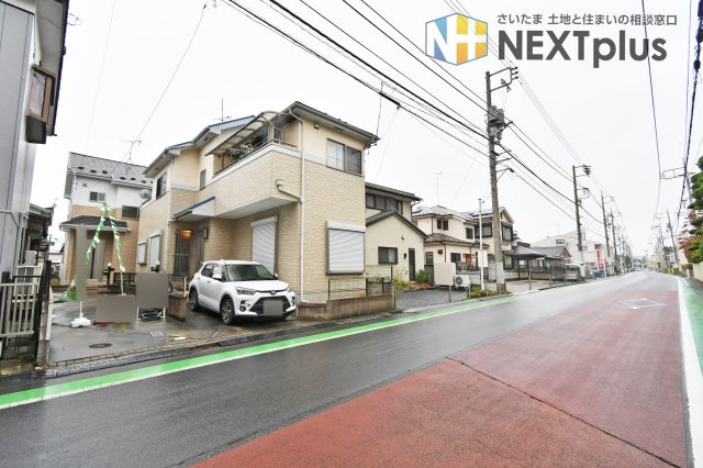 久喜市本町二丁目戸建の前面道路含む現地写真|当社はポータルサイト掲載物件、他社様掲載物件なども含めて複数物件をまとめてご案内可能です！気になる物件はいくつでもご気軽にお申し付けください。皆様のご連絡心よりお待ちしております。