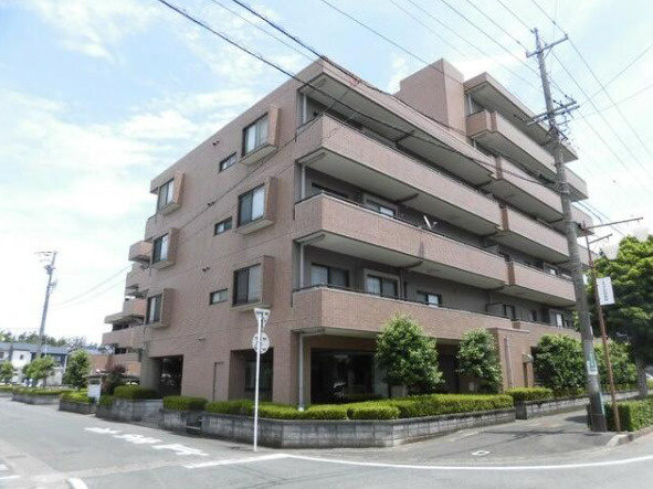 ロイヤルシャトー高丘　中央区高丘北の外観