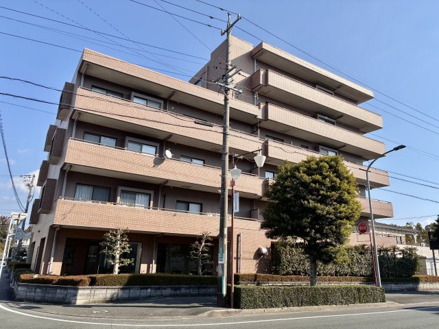 ロイヤルシャトー高丘　中央区高丘北の外観|ロイヤルシャトー高丘2階。3LDKの使いやすい間取です。