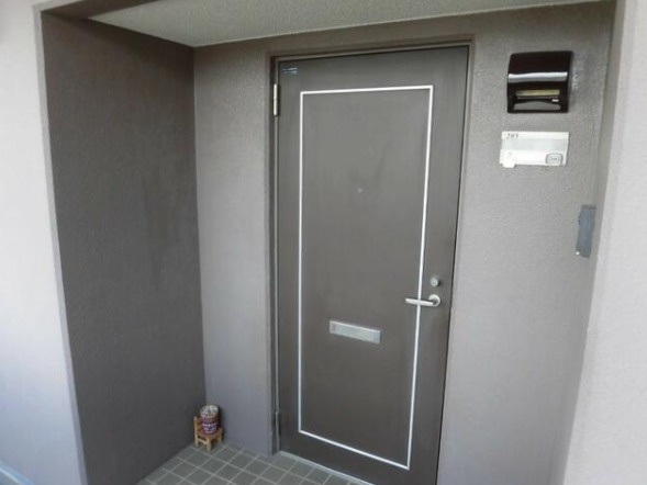 ロイヤルシャトー高丘　中央区高丘北の玄関