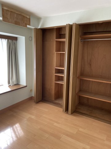 ロイヤルシャトー高丘　中央区高丘北の収納|収納力の高いクローゼット完備。寝具、衣類まとめて収納可能！