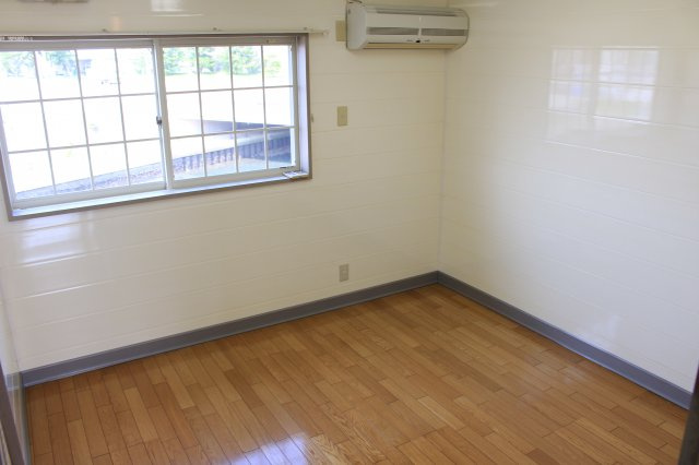 エレガンス小戸の洋室