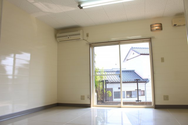 エレガンス小戸の居間・リビング