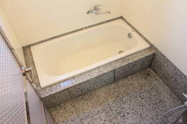 エレガンス小戸の浴室