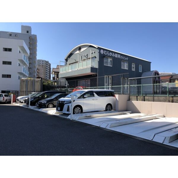 グランドール瑞天の駐車場