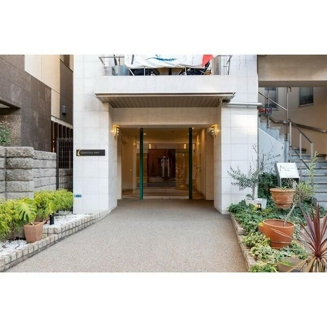 コンフォリア西麻布のエントランス