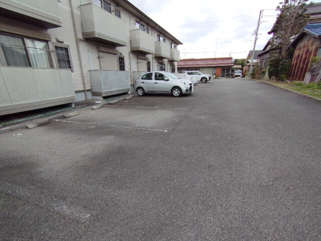 セレーノHARUの駐車場