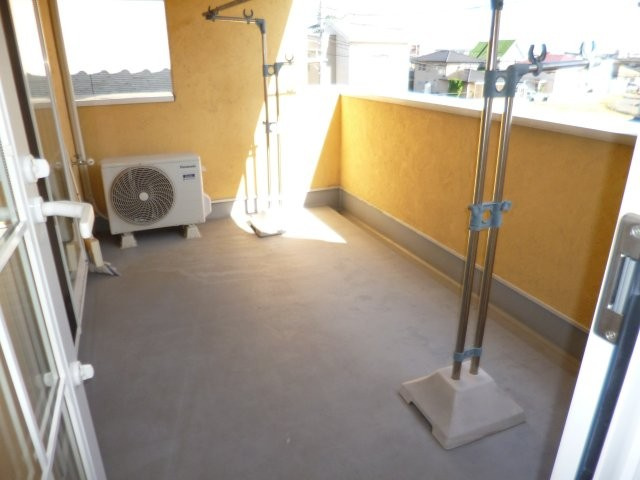 西阿知町山本貸家のバルコニー