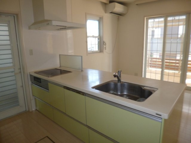 【キッチン】 | 西阿知町山本貸家 | ３口IHコンロ付システムキッチン