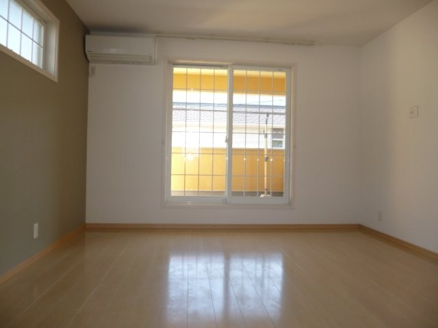 【寝室】 | 西阿知町山本貸家 | 洋室