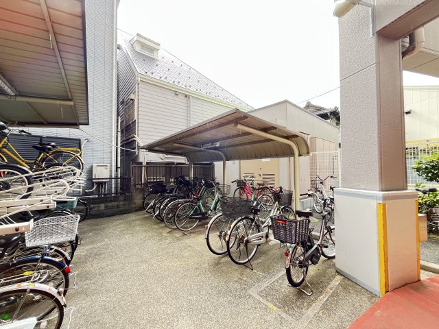 ライオンズマンション綾瀬・谷中公園の駐輪場