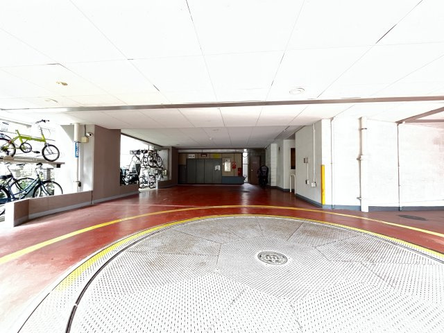 ライオンズマンション綾瀬・谷中公園の駐車場