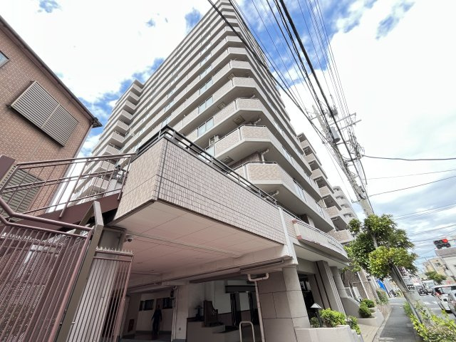 ライオンズマンション綾瀬・谷中公園の外観