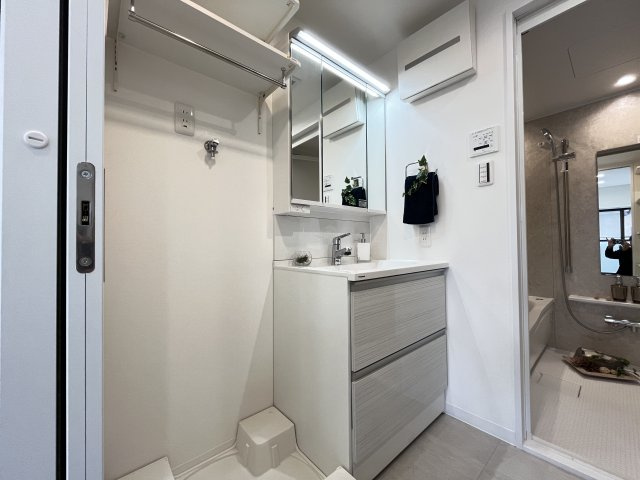 ライオンズマンション綾瀬・谷中公園の独立洗面台