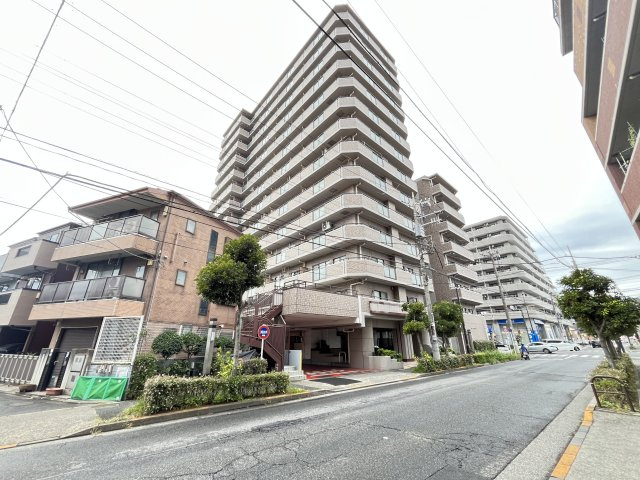 ライオンズマンション綾瀬・谷中公園の外観