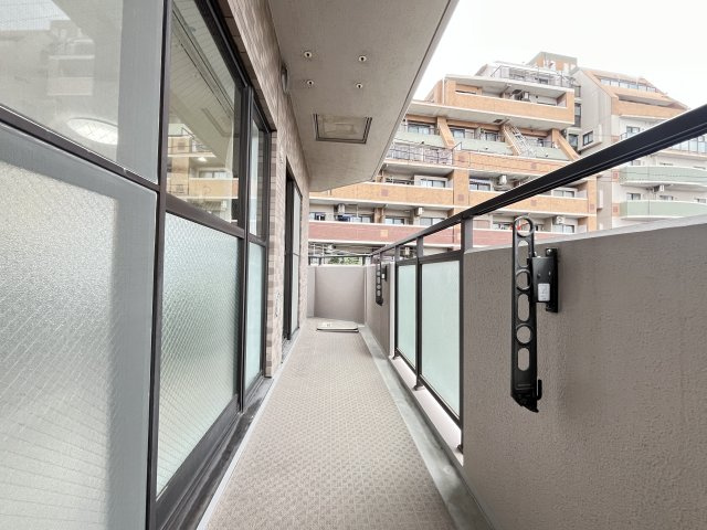 ライオンズマンション綾瀬・谷中公園のバルコニー