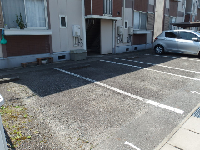 サンライフ春香Ａの駐車場