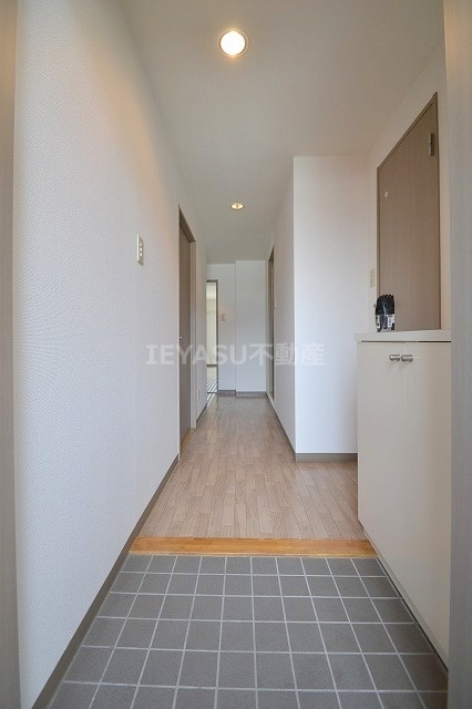 広島市西区古江新町の賃貸マンションの玄関|別号室参考写真