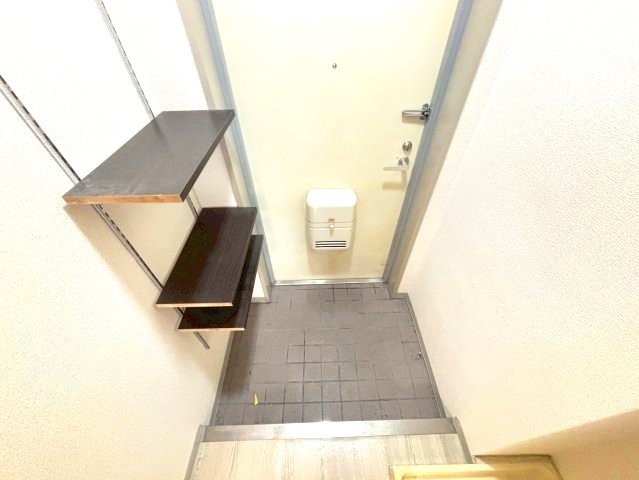 アルファビルの玄関