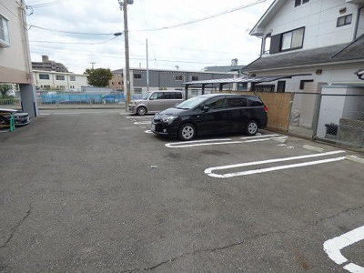 【駐車場】 | 第二コーポ学苑 | 駐車場があるので、車を買う予定の方も安心です