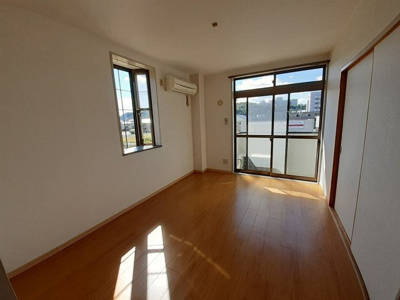 【居間・リビング】 | グランディヴィラ | こちらのリビングで趣味の時間をお楽しみください