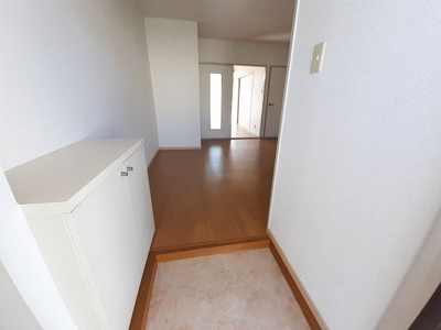 【玄関】 | グランディヴィラ | 収納もある玄関です