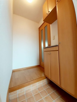 【玄関】 | サワーパルシェ | 明るい玄関です