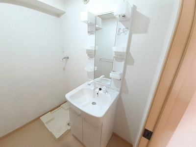 【洗面所】 | グランツ・ブルⅠ | スペースが確保できる洗面所です