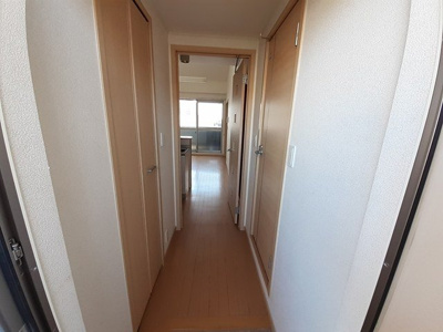 【玄関】 | グランツ・ブルⅠ | 収納もある玄関です